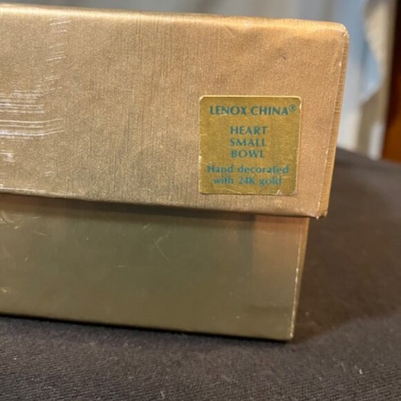 China "Heart" Bowl by Lenox 24k Gold Hand Decorated Embossed Rose 4.5" Diameter‎ - Picture 5 of 5